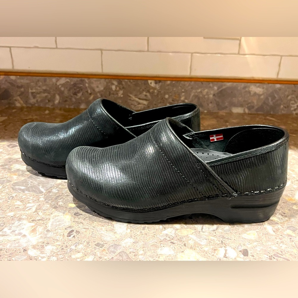 Sanita Black Professional Clogs Women’s Size 8 Nursing or Casual Slip Resistant